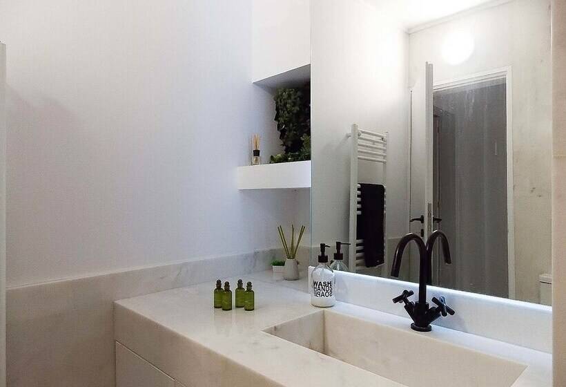 Plaka With Acropolis Rooftop View Access