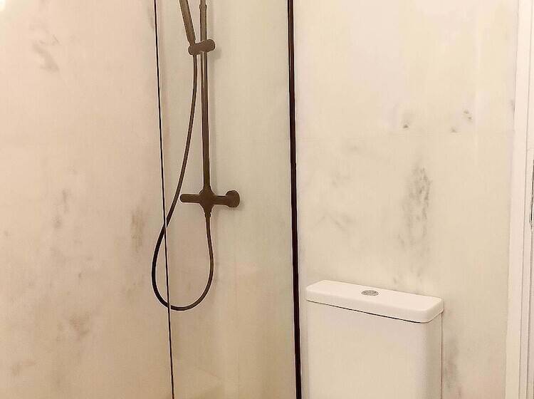 Plaka With Acropolis Rooftop View Access