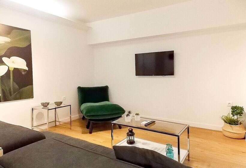 Plaka With Acropolis Rooftop View Access