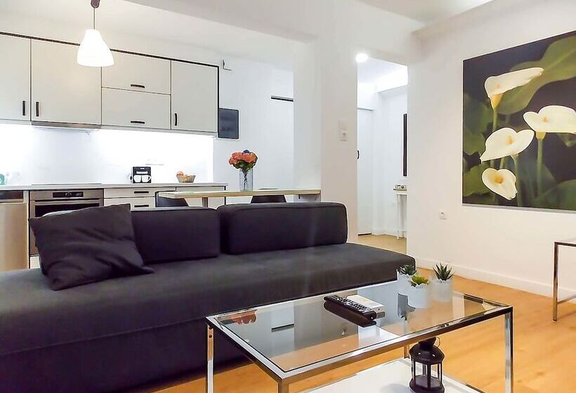 Plaka With Acropolis Rooftop View Access