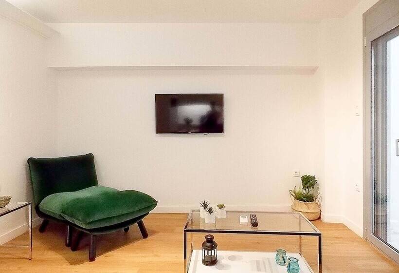 Plaka With Acropolis Rooftop View Access