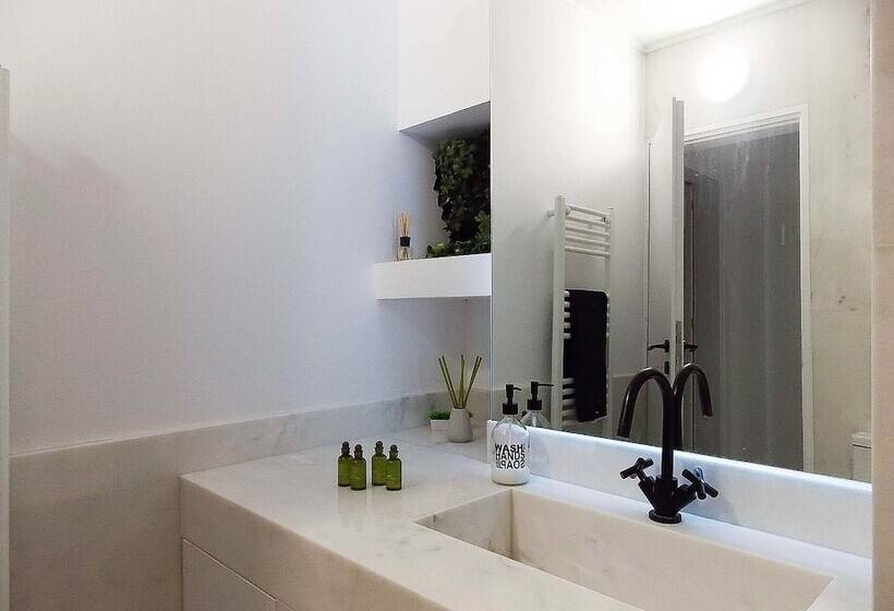 Plaka With Acropolis Rooftop View Access