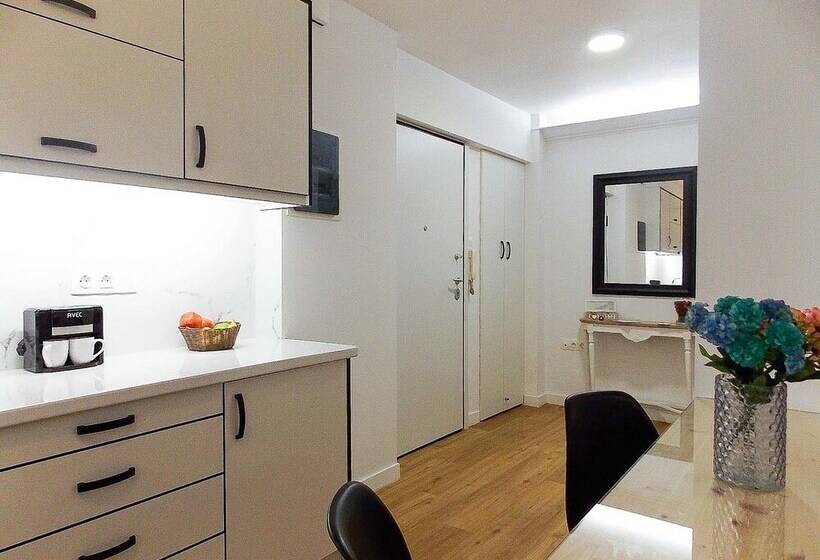 Plaka With Acropolis Rooftop View Access