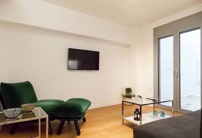 Plaka With Acropolis Rooftop View Access