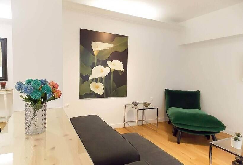 Plaka With Acropolis Rooftop View Access