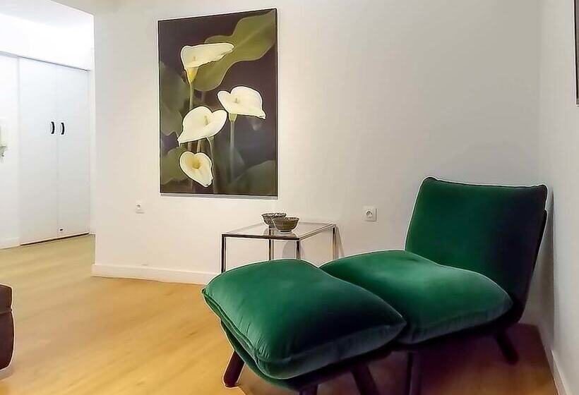 Plaka With Acropolis Rooftop View Access