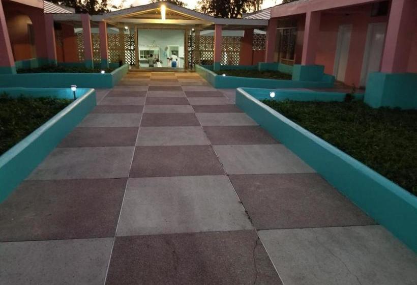 پانسیون Bougainvillea Living Spaces