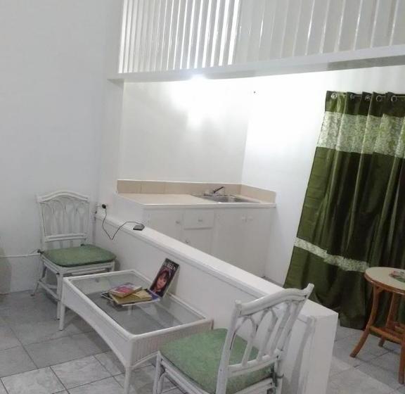 پانسیون Bougainvillea Living Spaces