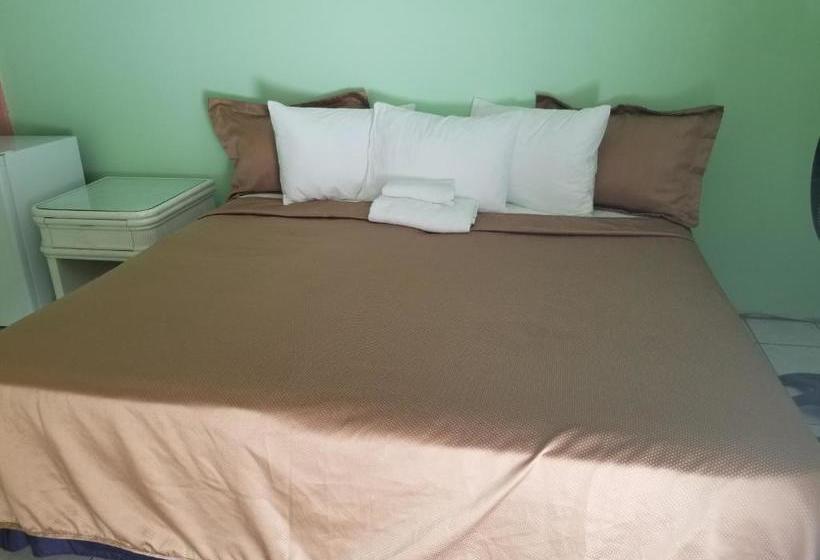 پانسیون Bougainvillea Living Spaces