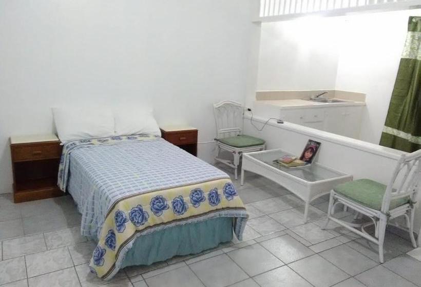 پانسیون Bougainvillea Living Spaces