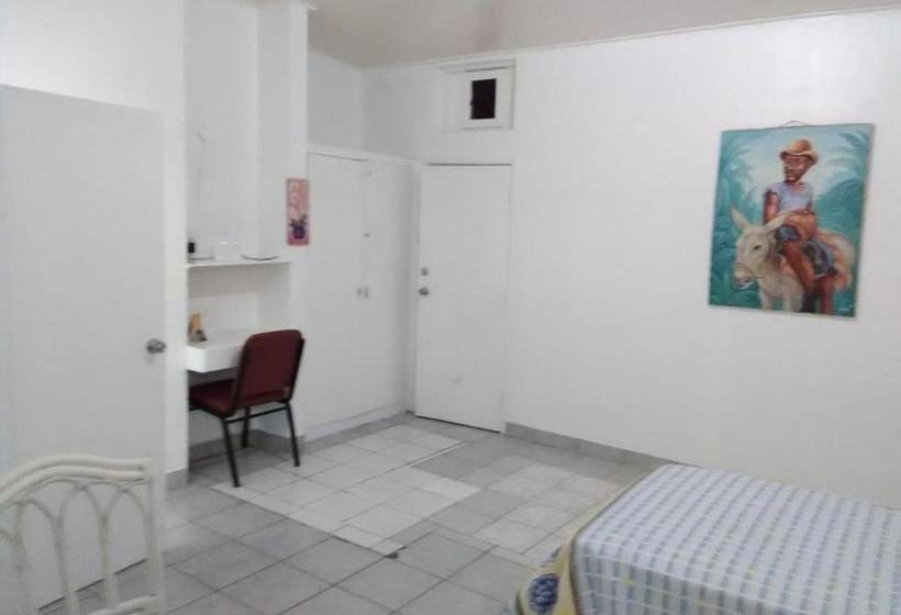 پانسیون Bougainvillea Living Spaces