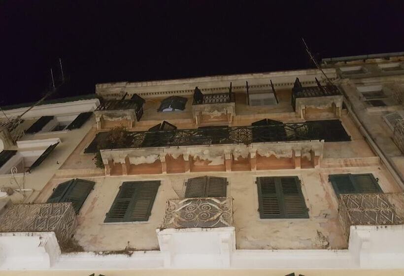 Pension (Hôtel basse catégorie) Apollo