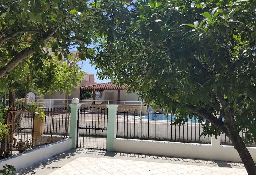 Pension (Hôtel basse catégorie) Apollo