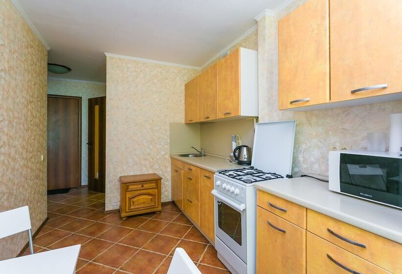 Apartment On Tryokhgorny Val