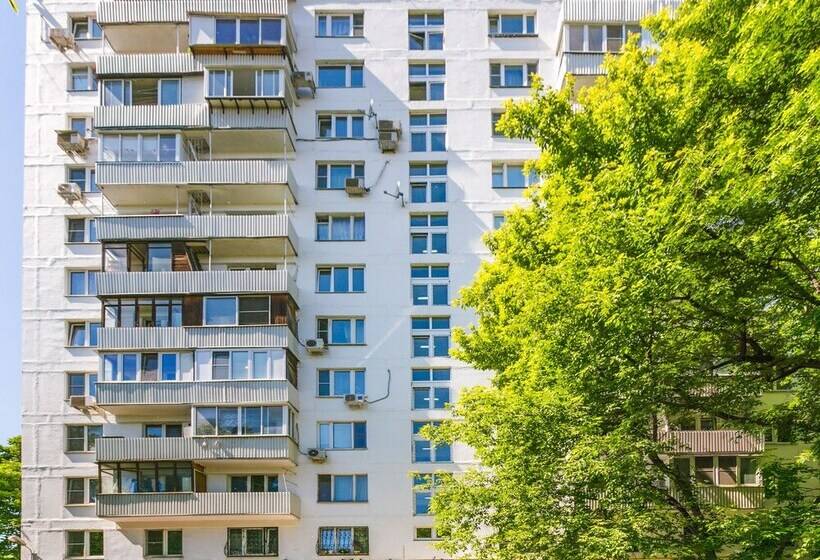 Apartment On Tryokhgorny Val