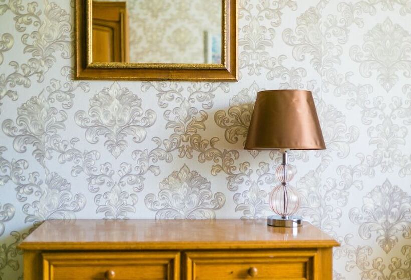 Apartment On Tryokhgorny Val