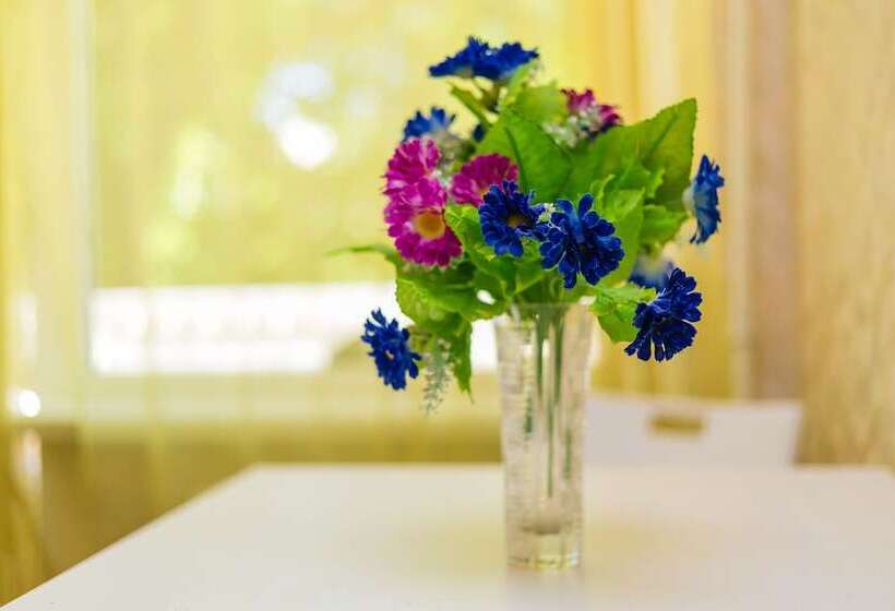 Apartment On Tryokhgorny Val