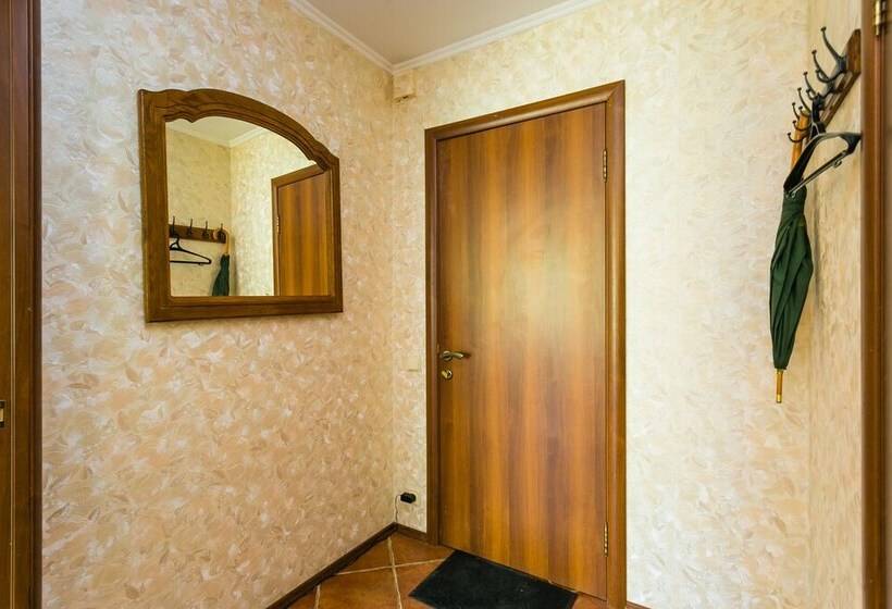 Apartment On Tryokhgorny Val