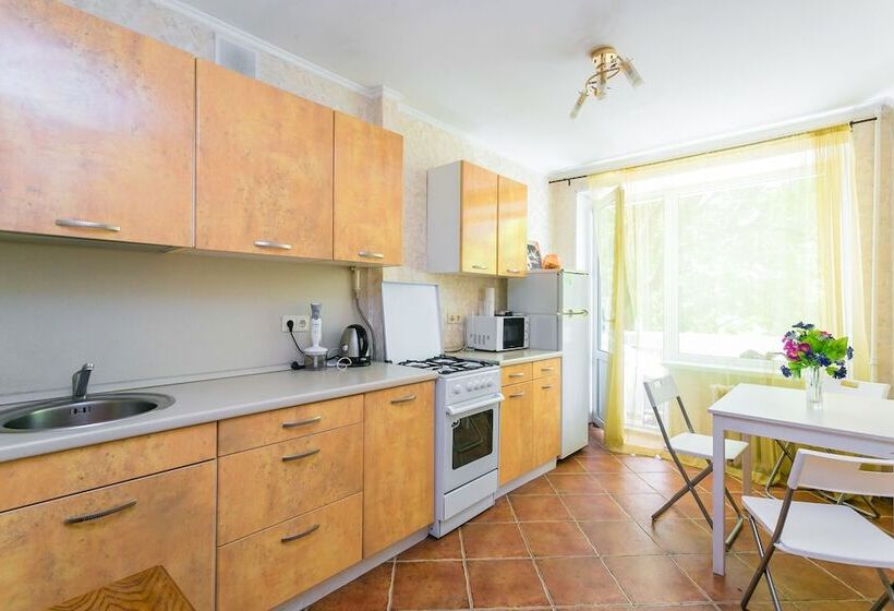 Apartment On Tryokhgorny Val