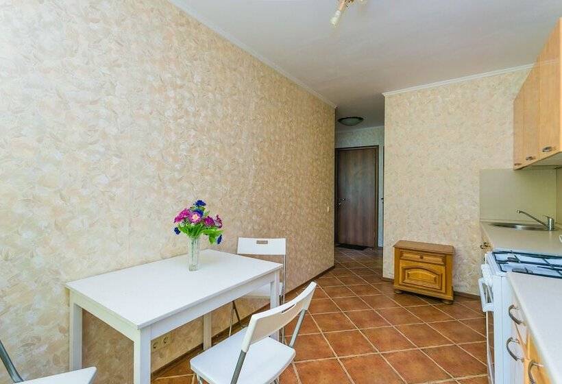 Apartment On Tryokhgorny Val