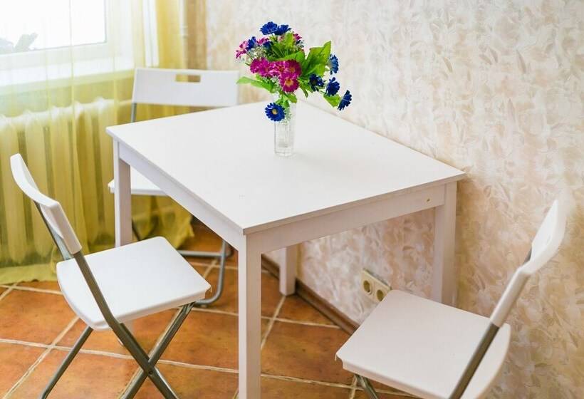 Apartment On Tryokhgorny Val