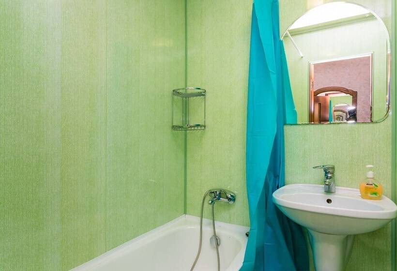 Apartment On Tryokhgorny Val