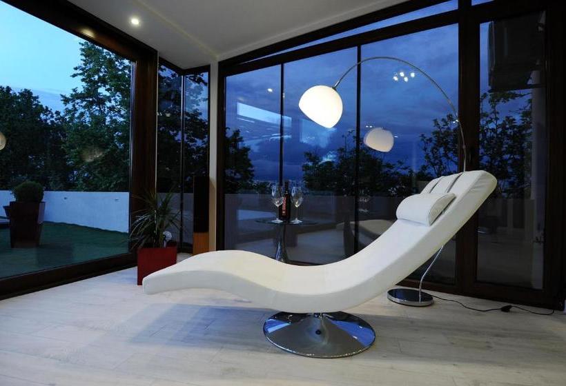 Feel Good Penthouse With Jacuzzi