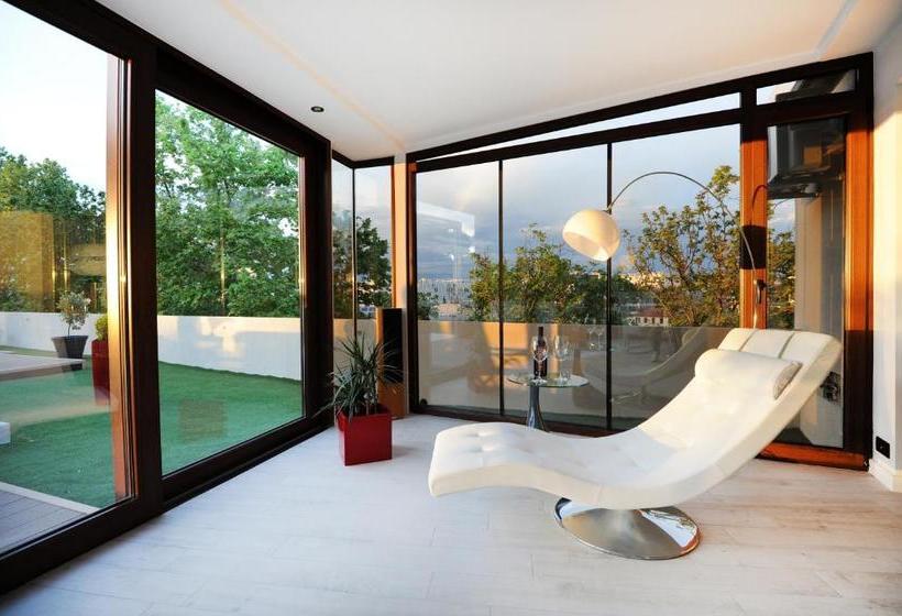 Feel Good Penthouse With Jacuzzi