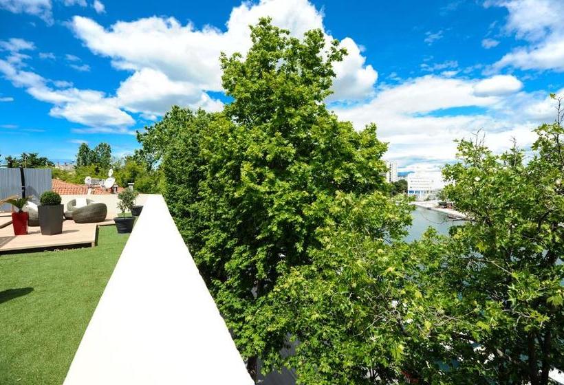 Feel Good Penthouse With Jacuzzi