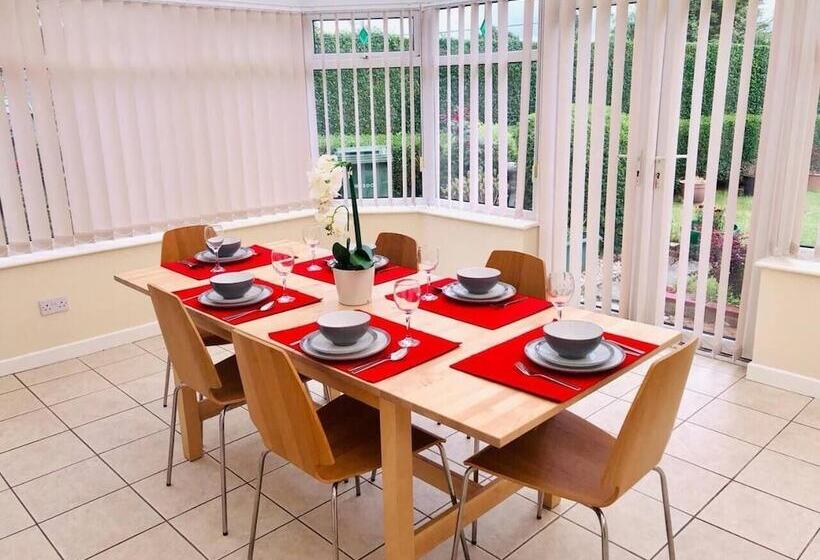 Отель Balderton Lodge