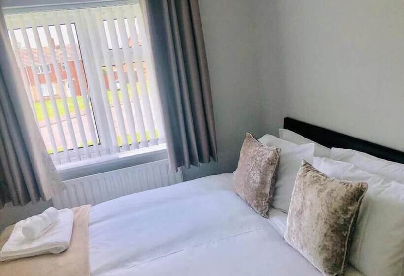 Отель Balderton Lodge