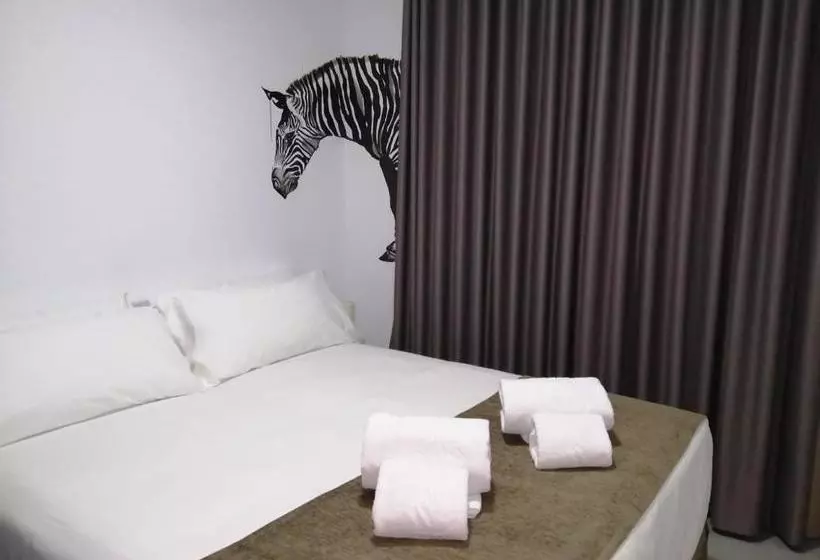 ペンション Las Cebras Hostel