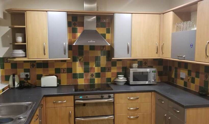 پانسیون Royal House Slough