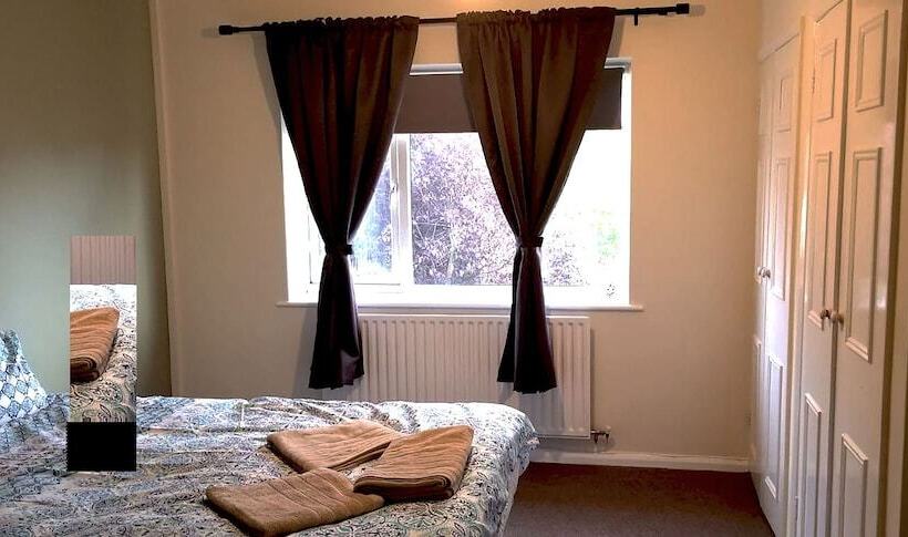 پانسیون Royal House Slough