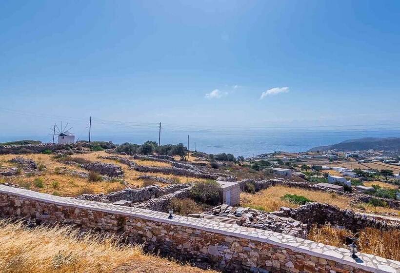 Spacious 2 Bedroom House With Fantastic Yard