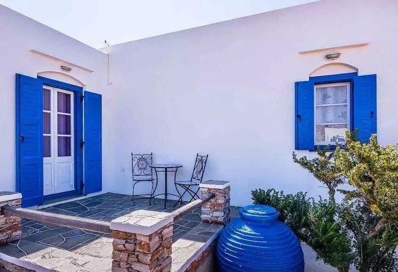 Spacious 2 Bedroom House With Fantastic Yard