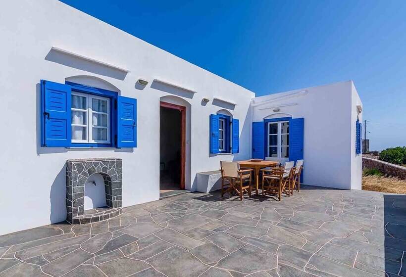 Spacious 2 Bedroom House With Fantastic Yard