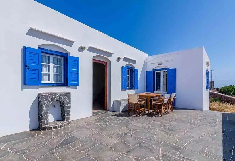 Spacious 2 Bedroom House With Fantastic Yard