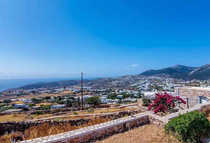 Spacious 2 Bedroom House With Fantastic Yard