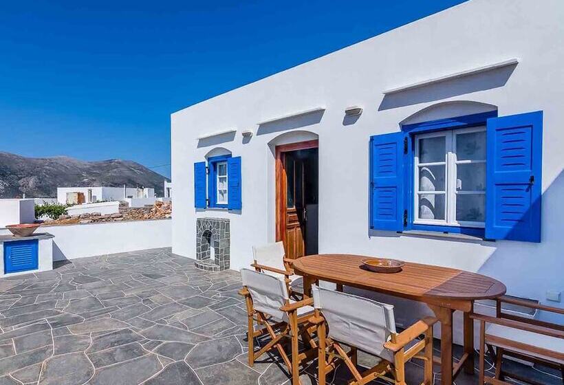 Spacious 2 Bedroom House With Fantastic Yard