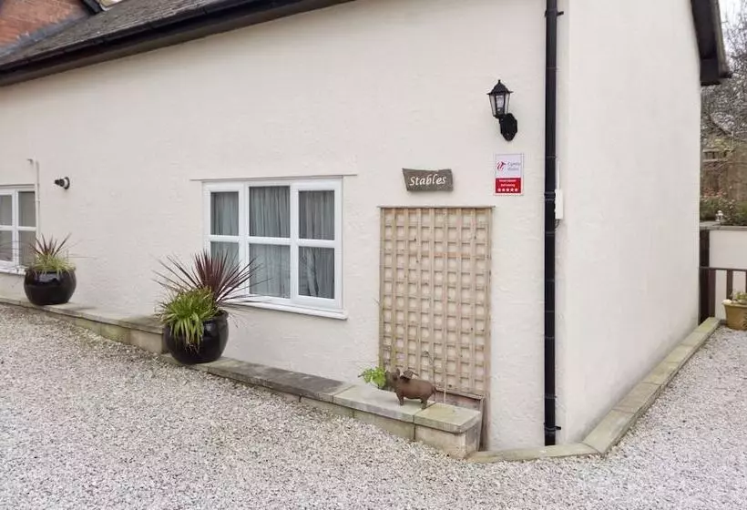 Vale View Cottages   The Stables