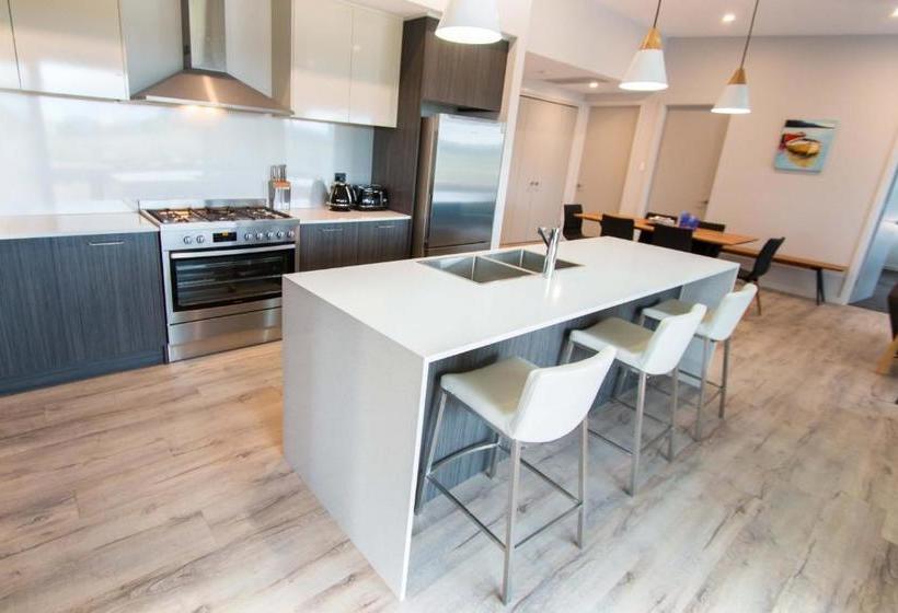 Wellington Lake Retreat