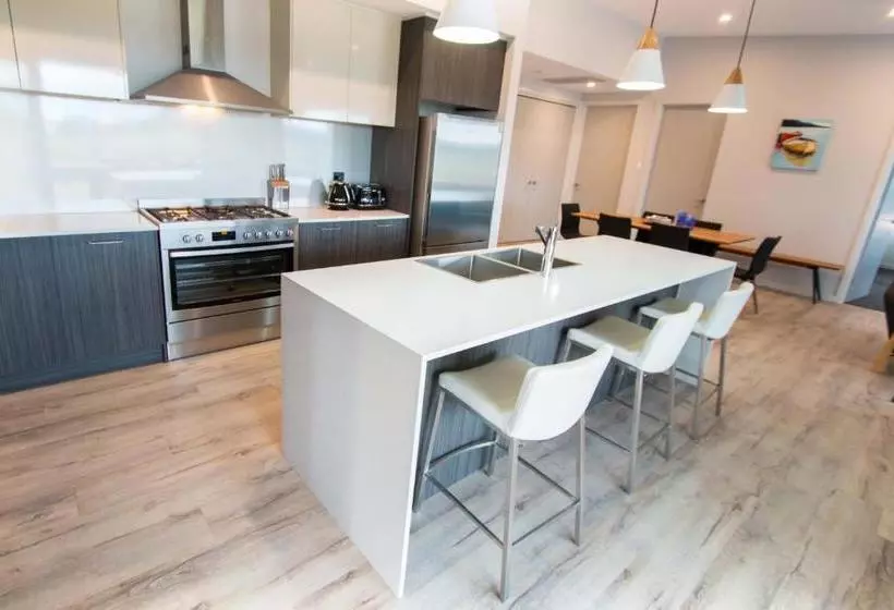 Wellington Lake Retreat