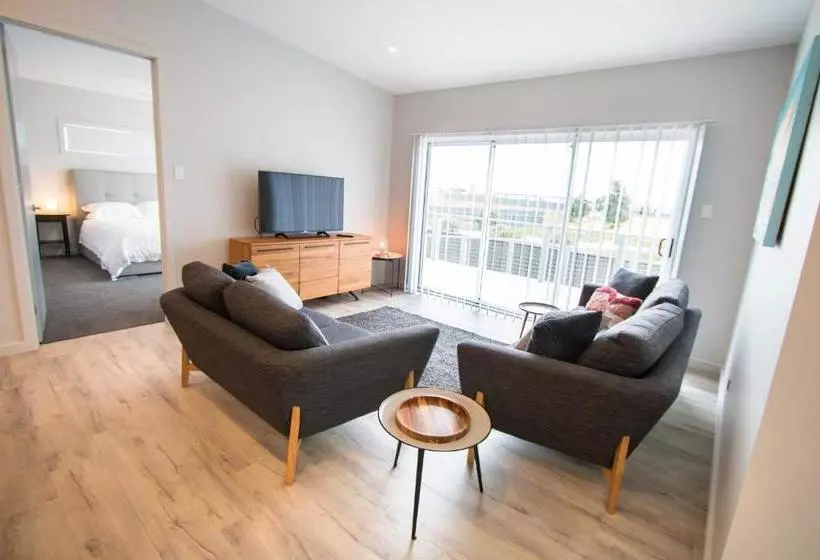 Wellington Lake Retreat