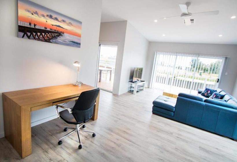 Wellington Lake Retreat