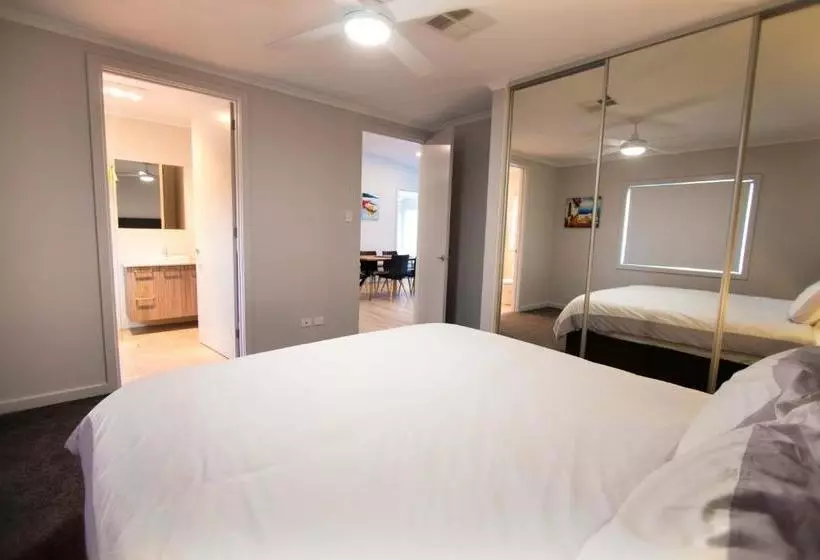 Wellington Lake Retreat