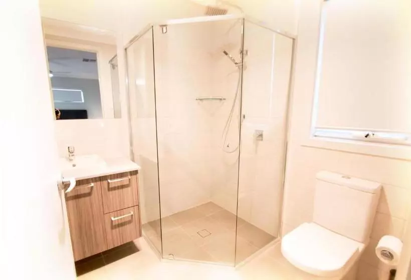 Wellington Lake Retreat