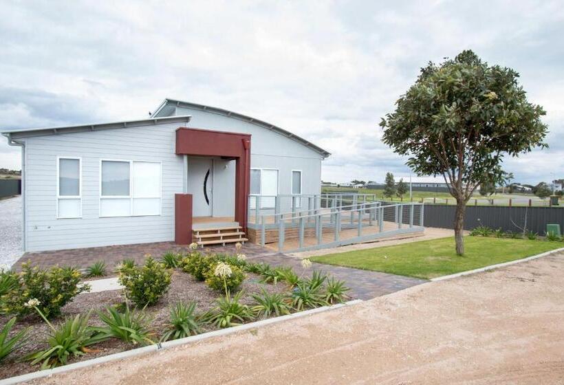 Wellington Lake Retreat