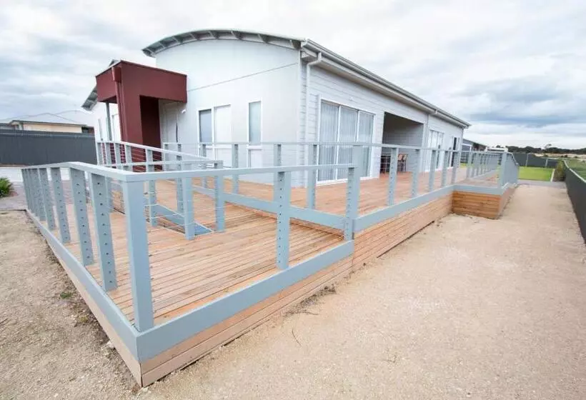 Wellington Lake Retreat