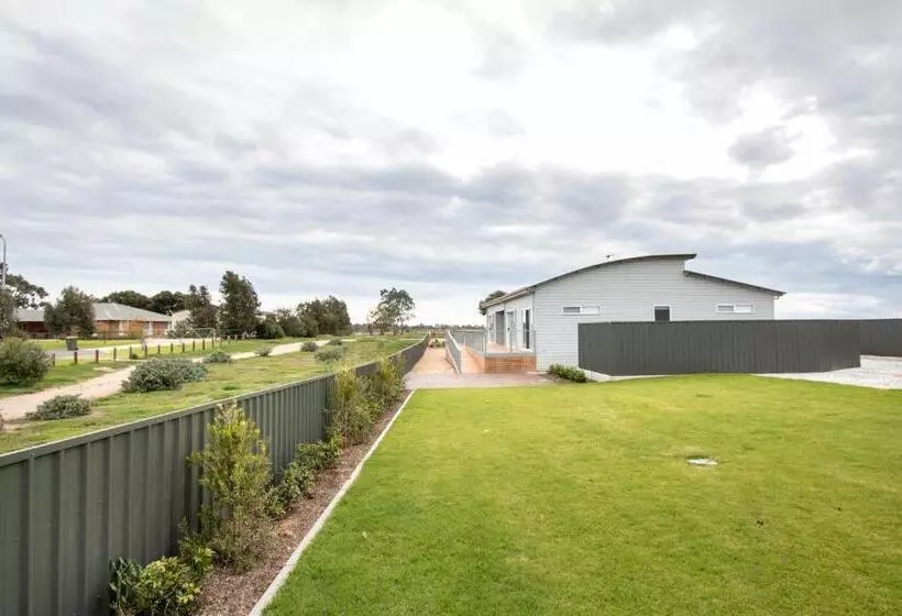 Wellington Lake Retreat